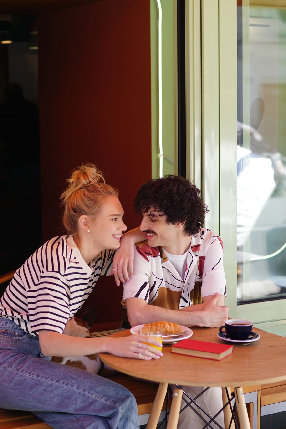 First coffee date — real conversation in a relaxed café